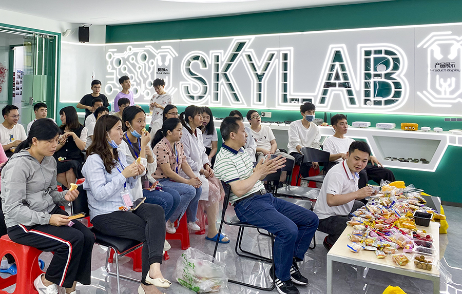 SKYLAB 2022年第一季度生日会_展厅划船，我们都是老船长